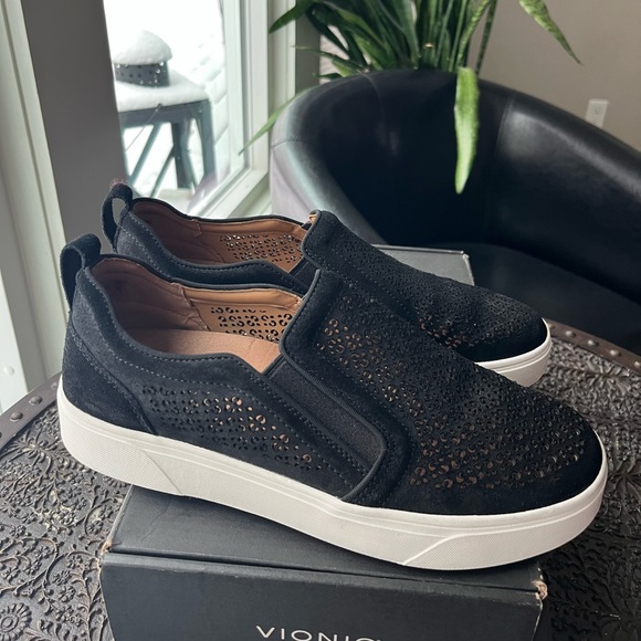Vionic Shoes - VIONIC KIMMIE PERFORATED SLIP ON SNEAKERS IN BLACK 8.5